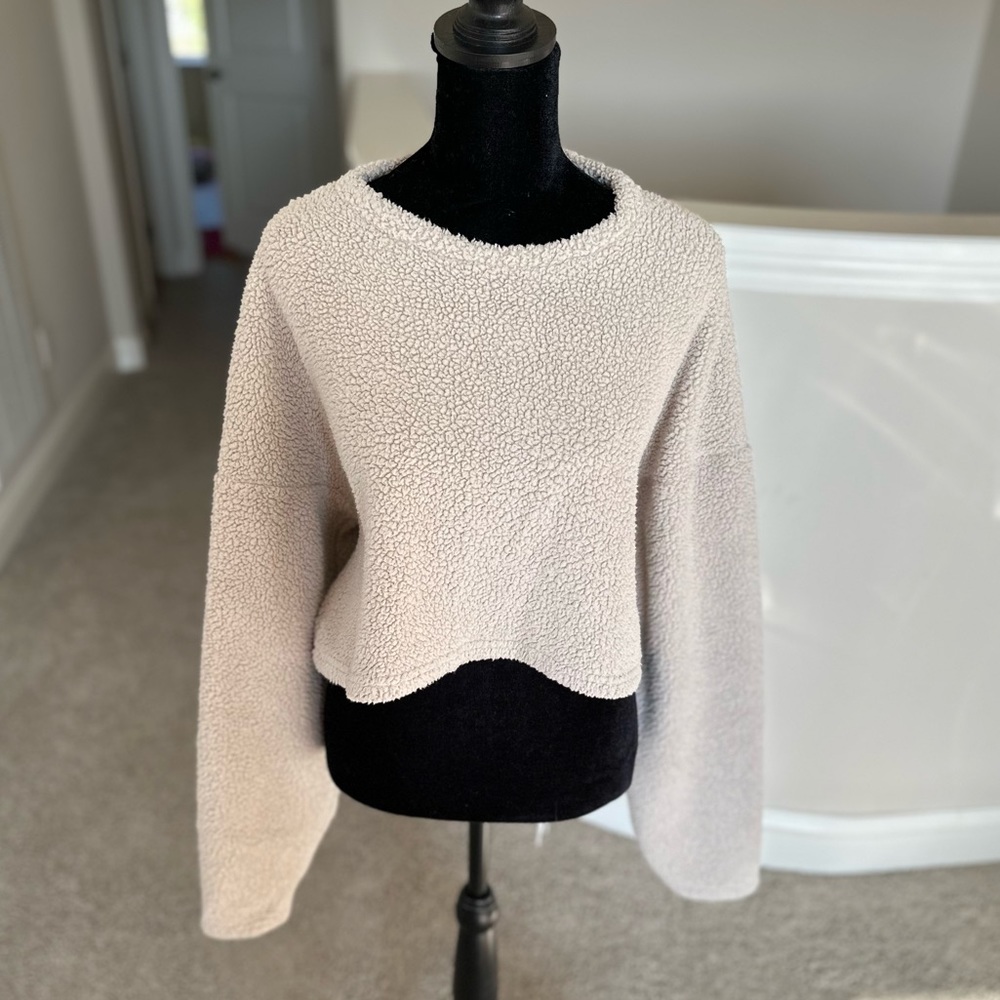 Missguided Fuzzy Cropped Sweater 🤍